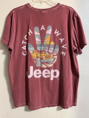 Jeep Men's 'Catch a Wave' Graphic Tee - Burgundy